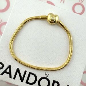 Pandora Moments Heart Clasp Snake Chain Bracelet
14k gold plating